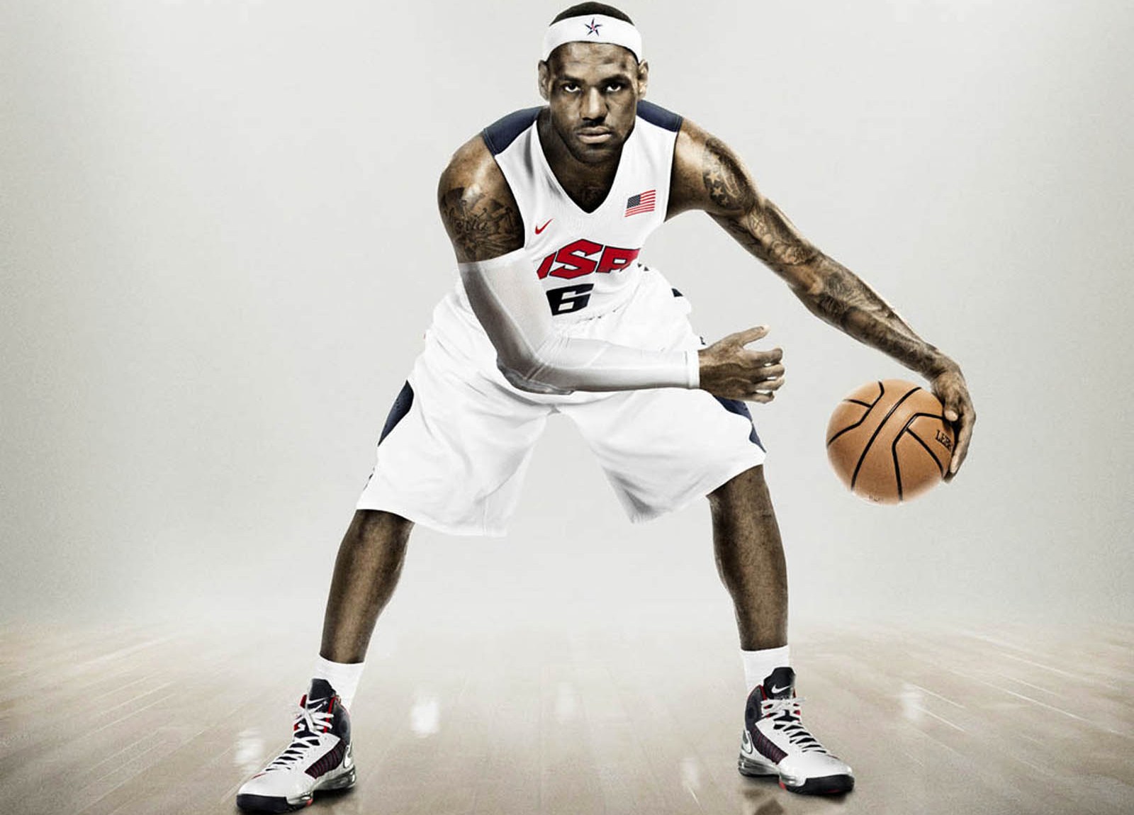 欧联3-4：42岁范佩西率荷甲第2遭罗甲第9绝杀，95分钟丢球酿悲剧（欧联3-4：42岁范佩西率荷甲次席队补时95分钟失守，遭罗甲第9绝杀）