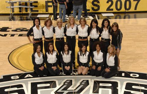 大哥你在干嘛？米兰德比补时阶段，巴斯托尼掏裆奇克（米兰德比补时争议：巴斯托尼疑似对奇克做出不当动作）