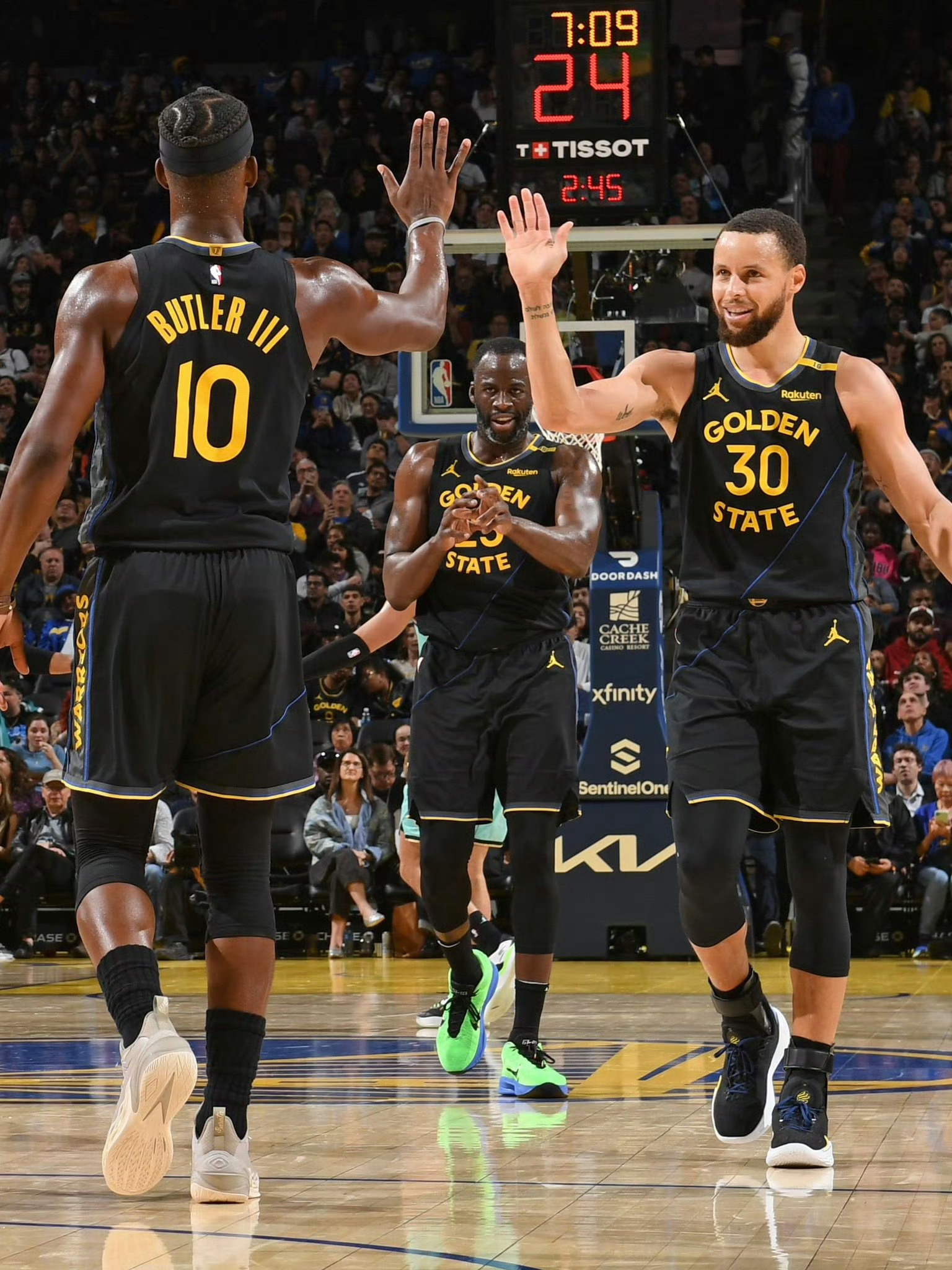 记者：纽卡和桑德兰有意贡多齐，拉齐奥估价2500-3000万欧（记者：纽卡、桑德兰有意引进贡多齐，拉齐奥标价2500万-3000万欧元）