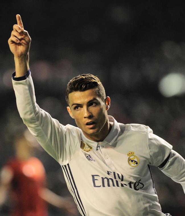 埃贝尔：拜仁已和卡尔续约至29年，他的盘带让我想起梅西（埃贝尔：卡尔与拜仁续约至2029年，他的过人让我想起梅西）