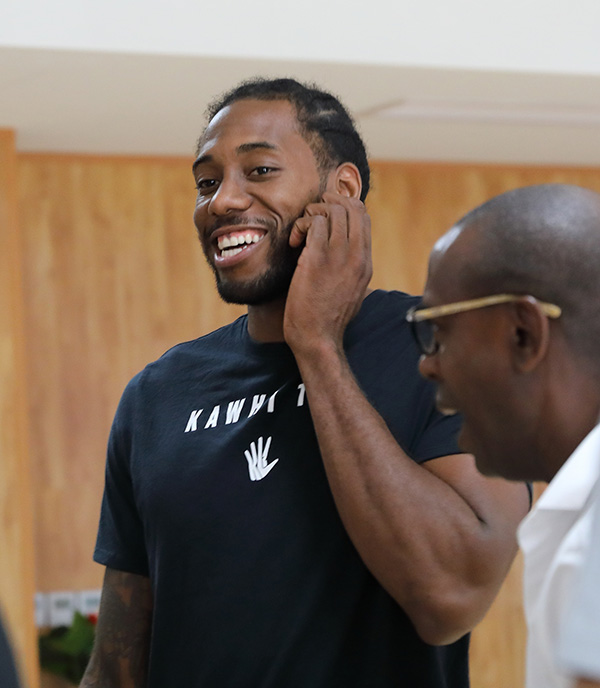 NBA球员交易及赛季影响分析（NBA球员交易对赛季格局的影响解析）