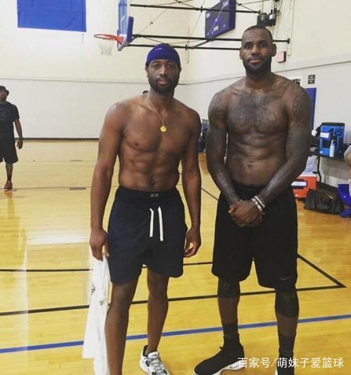 巴萨官方：拉菲尼亚继续进行个人训练，处在康复的最后阶段（巴萨通报：拉菲尼亚继续单独训练，康复进入收尾阶段）