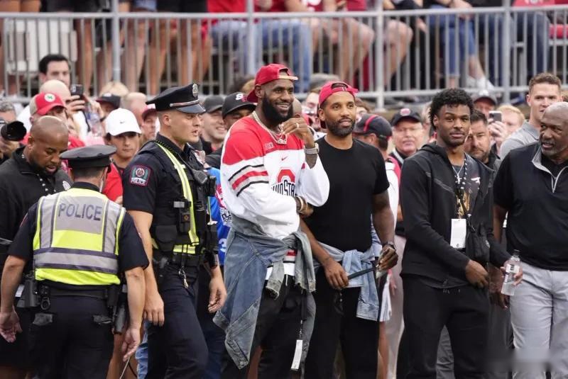 中超9／10月最佳球员候选：卡扎伊什维利、莱昂纳多、亚戈在列（中超9至10月最佳球员候选名单出炉：卡扎伊什维利、莱昂纳多、亚戈入围）