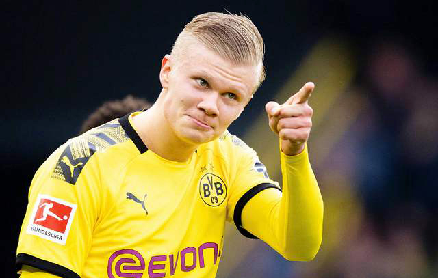 梅西出席梅西杯开幕活动，并与现场小球员们互动（梅西亮相梅西杯开幕式，与现场小球员亲切互动）