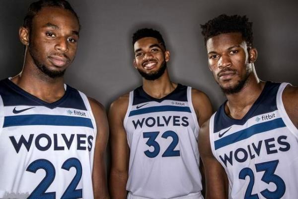 阿圭罗：阿根廷能赢2026世界杯；梅西是巴萨队史最重要的球员（阿圭罗：看好阿根廷问鼎2026世界杯，梅西是巴萨史上最重要球员）