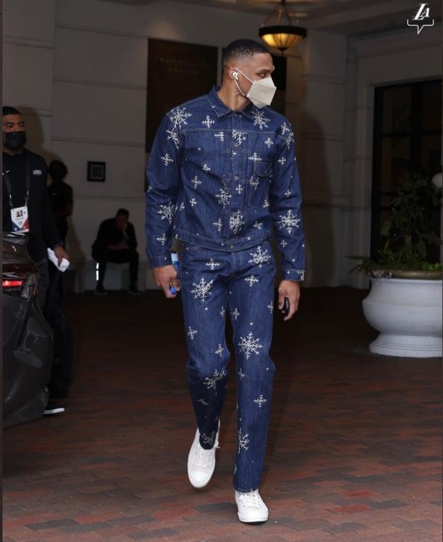 李镇全：战越南下半场我们出现了体能问题；踢韩国要全力以赴（李镇全：对阵越南后半场体能下滑；迎战韩国将全力以赴）