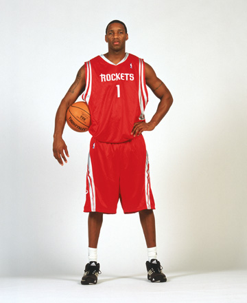 曼联客场对阵狼队，若取胜可追平切尔西，升至第六。狼队近期状态差，曼联实力占优，有望全取三分。（曼联客战狼队：胜则追平切尔西升至第六，狼队近况低迷，红魔有望全取三分）