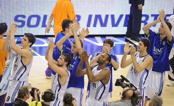 半场战报：勒沃库森1-0纽卡斯尔联，吉马良斯乌龙（半场快讯：勒沃库森1-0暂领先纽卡斯尔联，吉马良斯自摆乌龙）